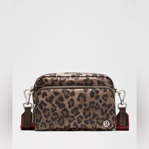 NWT Lululemon Everywhere Crossbody Bag 2L
Leopard print